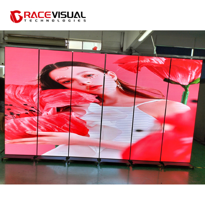 IP Series P2.5 640x1920mm Indoor LED Poster Display on Wheel Base Giải pháp hiển thị linh hoạt và linh hoạt